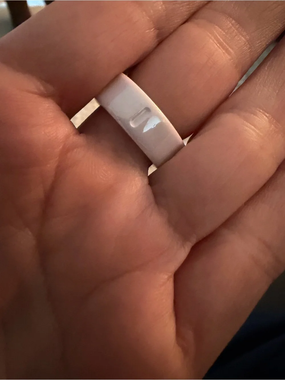 Oura Ring 4 Ceramic White and Silver